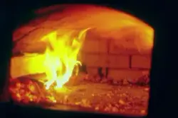 Brødbaking på Horgen vestre, Rolvsøy juni 1983 hos ekteparet