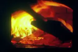 Brødbaking på Horgen vestre, Rolvsøy juni 1983 hos ekteparet