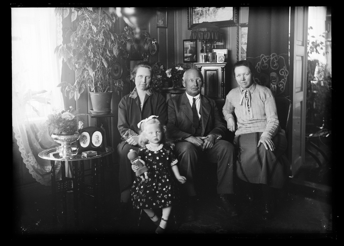 Gruppebilde, fire personer