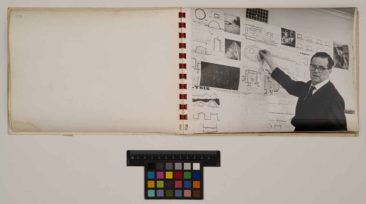 Utställningskatalog av Ralph Erskine med titeln "Bo i nordligt klimat"