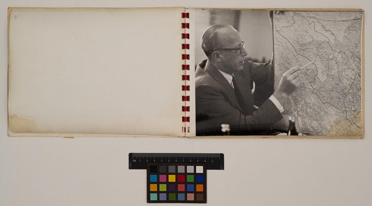 Utställningskatalog av Ralph Erskine med titeln "Bo i nordligt klimat"