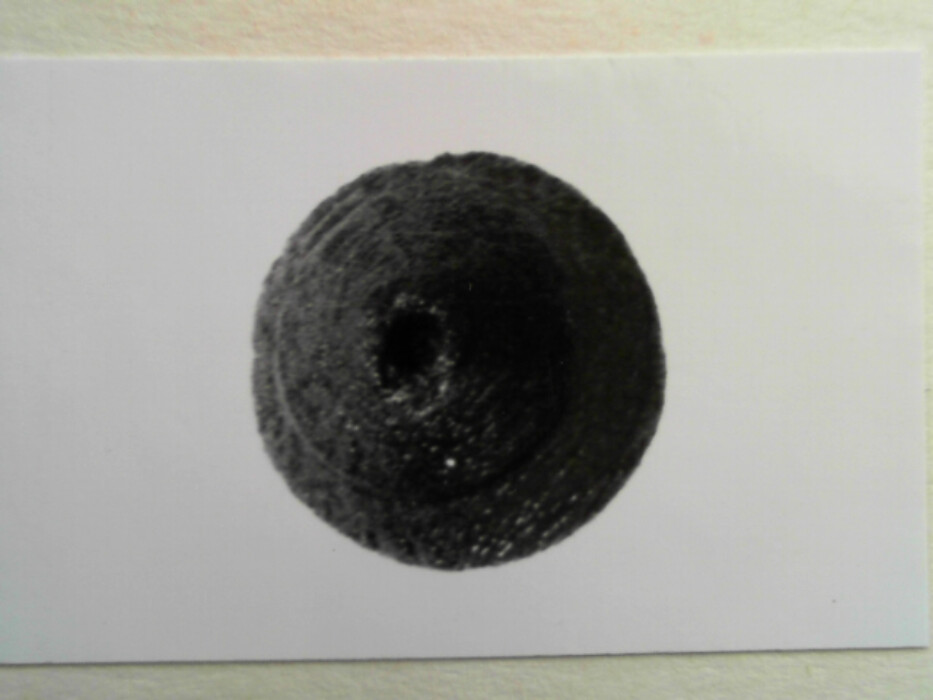 eik. rund. konisk overflate. dreispor. gjennomgående hull diam 0,35.