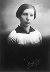 Portrett av ukjent kvinne, brystbilde, fra Rolvsøy?