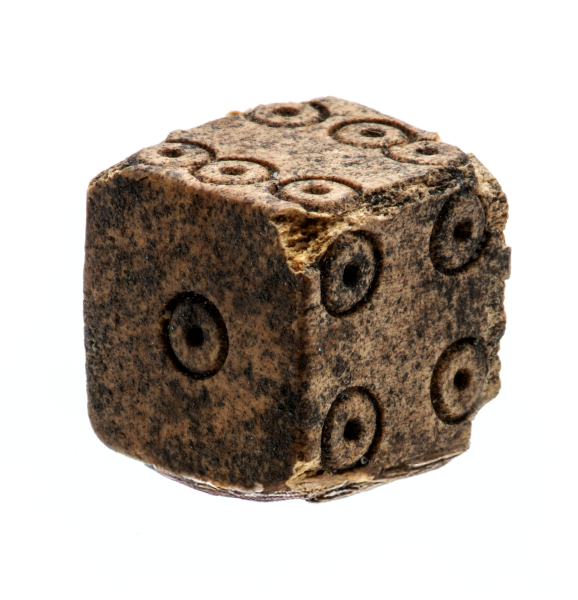 Materialet omfattar 1138 fyndnummer, däribland ca 25 mynt vilka har översänts till SHM / KMK. Dessutom finns onumrerade, 85 liter djurben.

Keramik, järn och cu-leg,  mm är alla av ett varierat slag, och är sådant som kan förväntas ifrån hög- och senmedeltida stadslager.

Fyndlista finns, men ingen rapport är tillgänglig i Varberg.

Materialet omfattar 42 backar: varav keramik och tegel mm 10 backar, metallfynd 14 backa , prover 1 back, djurben 17 backar. Allt är i god ordning. Endast enstaka järnföremål är konserverade.

Mynten saknas, eventuellt kvarligger de på KMK.