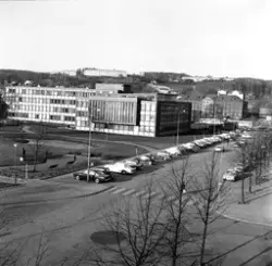 Mölndals stadshus sett från "baksidan", den långsida som int