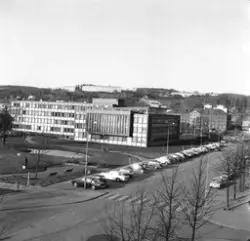 Mölndals stadshus sett från "baksidan", den långsida som int