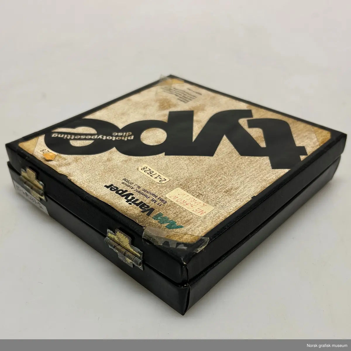 Fonter: Megaron Bd. II, Megaron Bd. It. II. Megaron Bd. Cond. II, Megaron Bd. Cond. It. II,