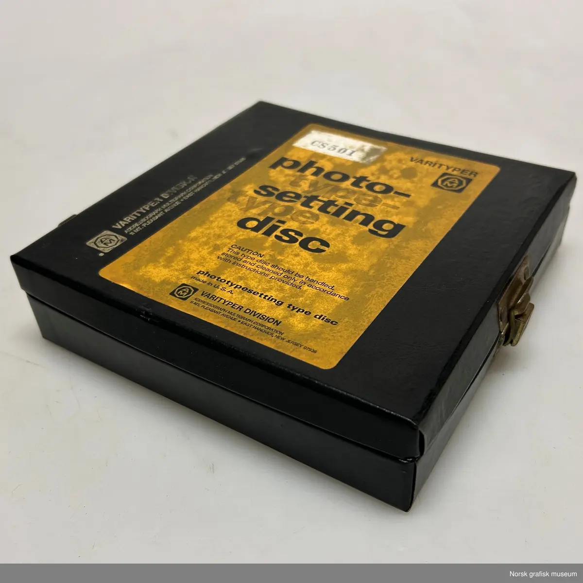 Fonter: Times Roman, Times Italic, Times Bold, Times Bold Italic