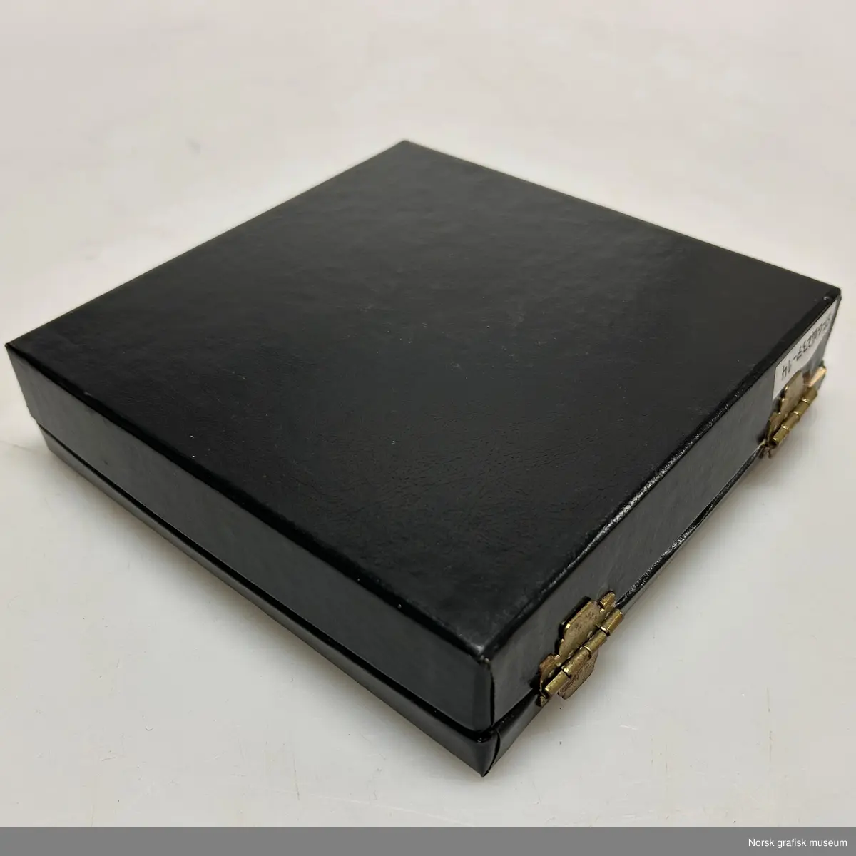 Fonter: Times Roman, Times Italic, Times Bold, Times Bold Italic