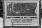 Utemontage. Krokströmmens kraftverk, informationstavla.