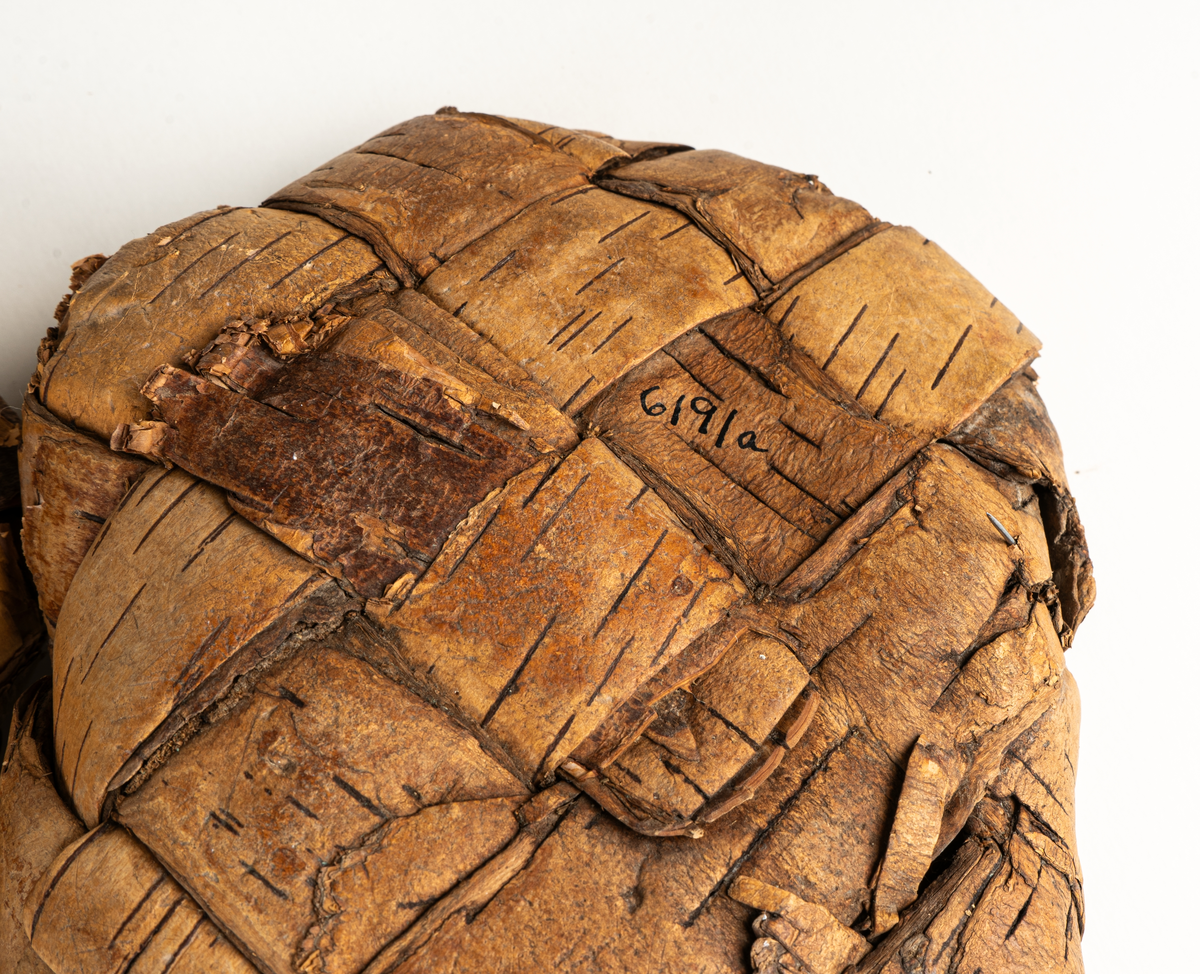 Näverskor. Flätade skor. 1 par.