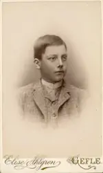 Porträtt av en ung man.