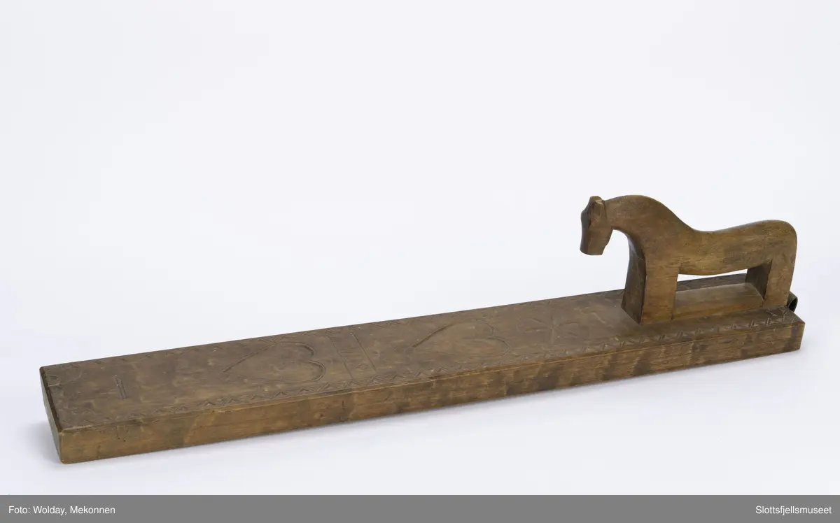 Karveskurdmønster, hjerter og kors, Initialer AMGS