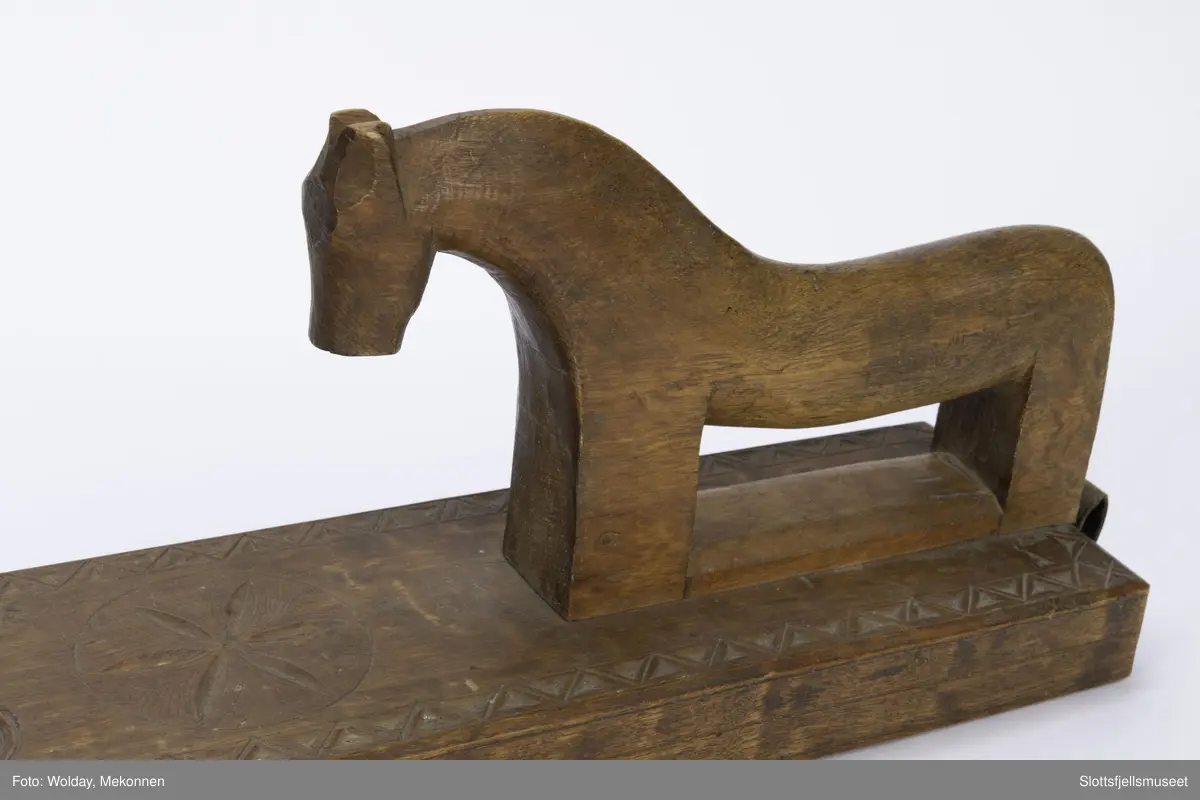 Karveskurdmønster, hjerter og kors, Initialer AMGS