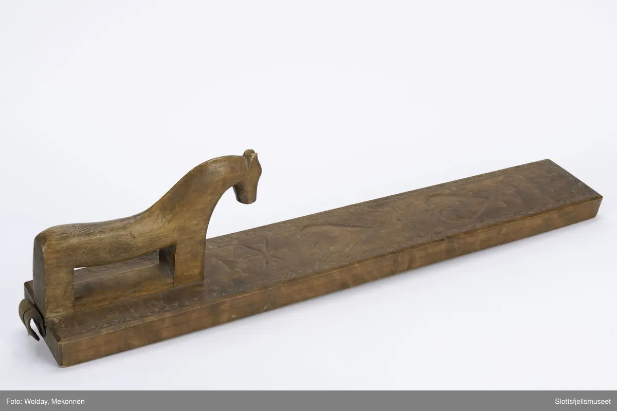 Karveskurdmønster, hjerter og kors, Initialer AMGS