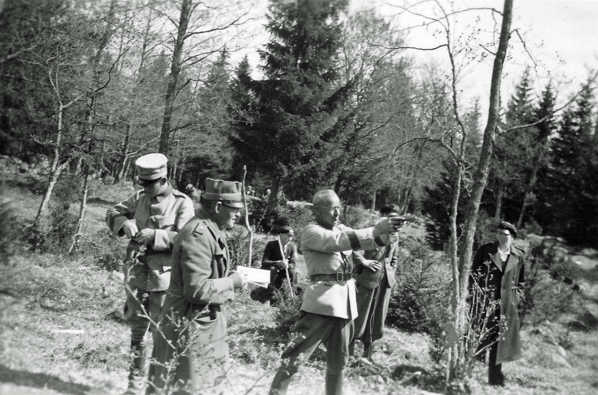 Pistolskjutning på Vaberget i Karlsborg 1935