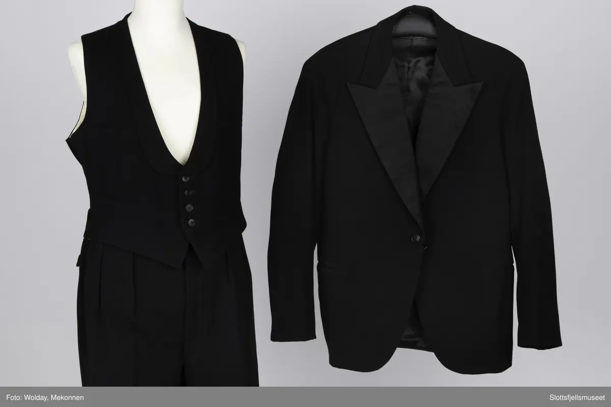 En brudgomsdress, smoking i tre deler. Vest, jakke og bukse.