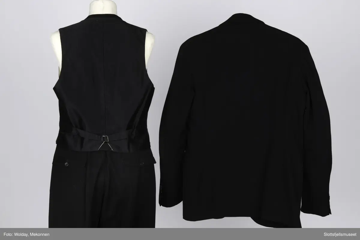 En brudgomsdress, smoking i tre deler. Vest, jakke og bukse.