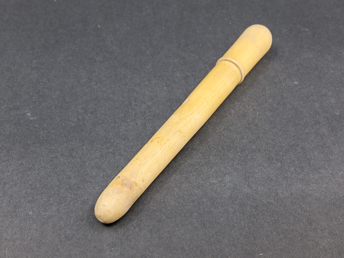 Neg.nr: 1987-01
Sakord: ETUI
Tillverkningstid: 
Material: 
Teknik: 
Mått: 
Vikt: 
Realnr: 294   Motiv.spec: ETUI