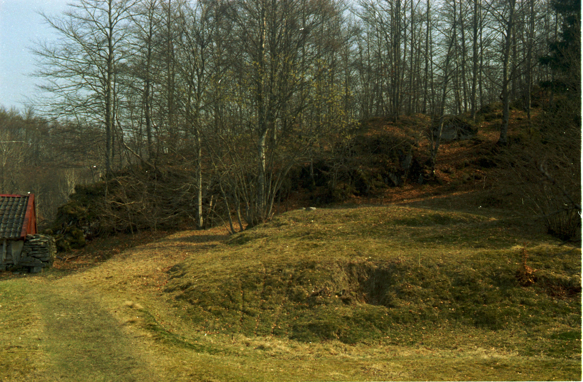 Gravhaug på Vallom, Seim sogn, Alversund prestegjeld, Hordaland ...
