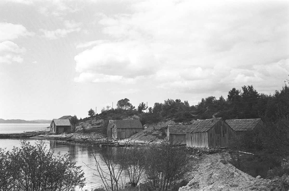 Naust på strekningen Strandvik - Fusa. -Universitetsmuseet i Bergen ...