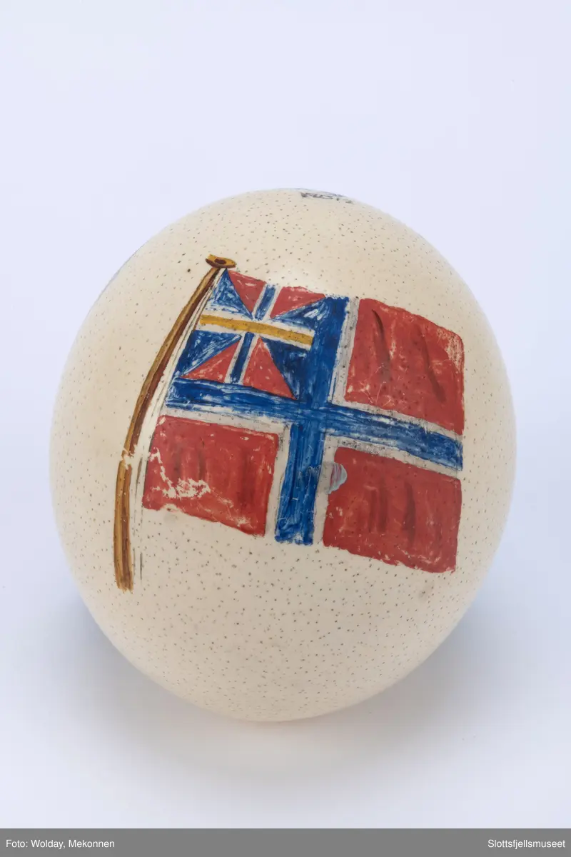 Strutseegg dekorert med unionsflagg på den ene side og et bilde fra havnen i Cape Town med Table Mountain på den andre side. Under bildet står det "TABLE E.Y."