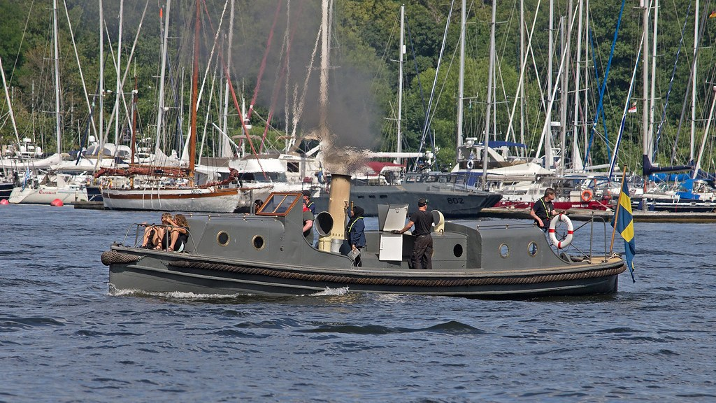 Pansarskeppet Wasas ångslup, ångslup n:o 45 (flottans beteckning). Spetsgattad med stålskrov. Komplett med ångpanna och compoundmaskin. Längd 14,9 meter. Bredd 2,65 meter. Slupen är komplett med sitt maskineri (en tvåcylindrig compoundmaskin) och ångpanna av Yarrows konstruktion.
