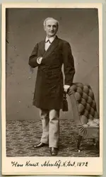 Knut Almlöf, porträtt