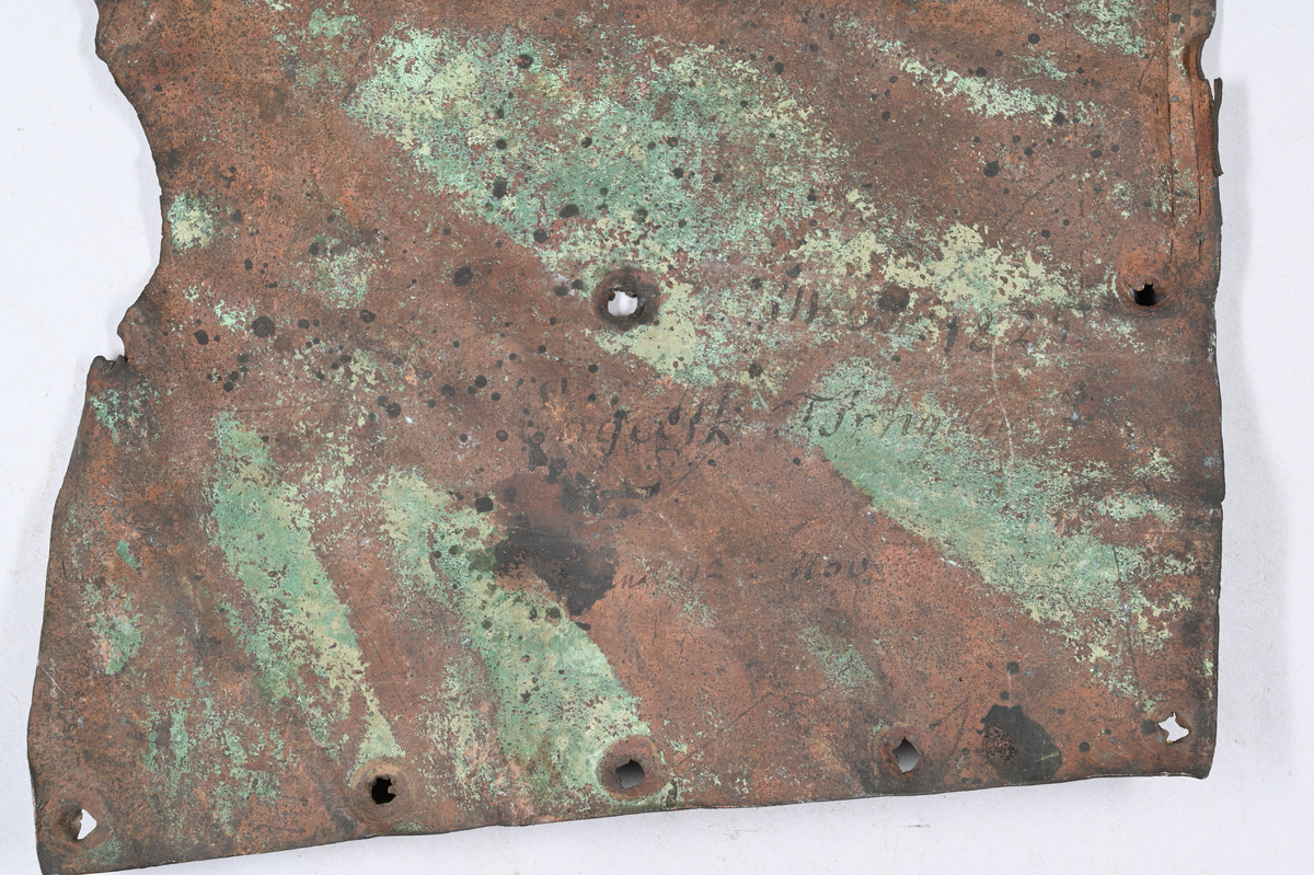 Åtta prover på kopparbleck. Två prover med text på i svart färg med notering: "...hydnings Bleck af Avesta 1831. ...? för svarta prickarna. Styckes af Wallgren för svarfvning." och "...? 1825. ...? Analys ..? Nov." Medföljande lapp och brev med notering.