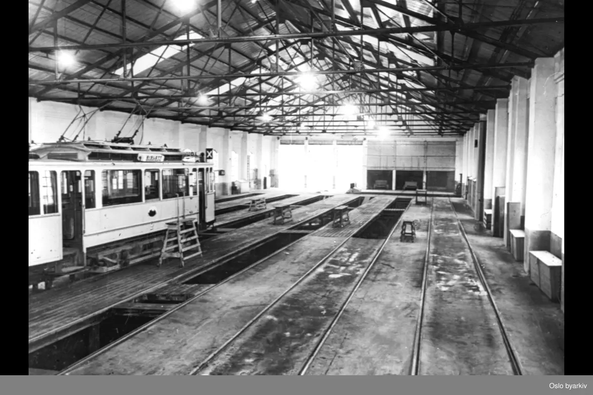 Interiør av Vognhall, Homansby.