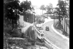 Trikk som kjører nedover i Ekeberg.