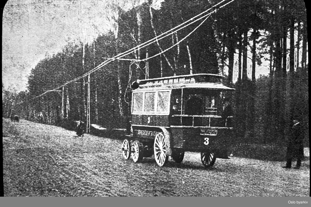 Første trikkene i byen.