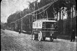 Første trikkene i byen.