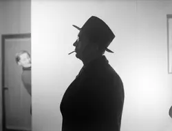 Portrett av forfatter Aksel Sandemose med ukjent kvinne i ba