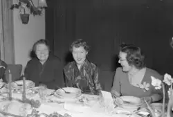 Ivar Forbregd holder selskap på Astoria