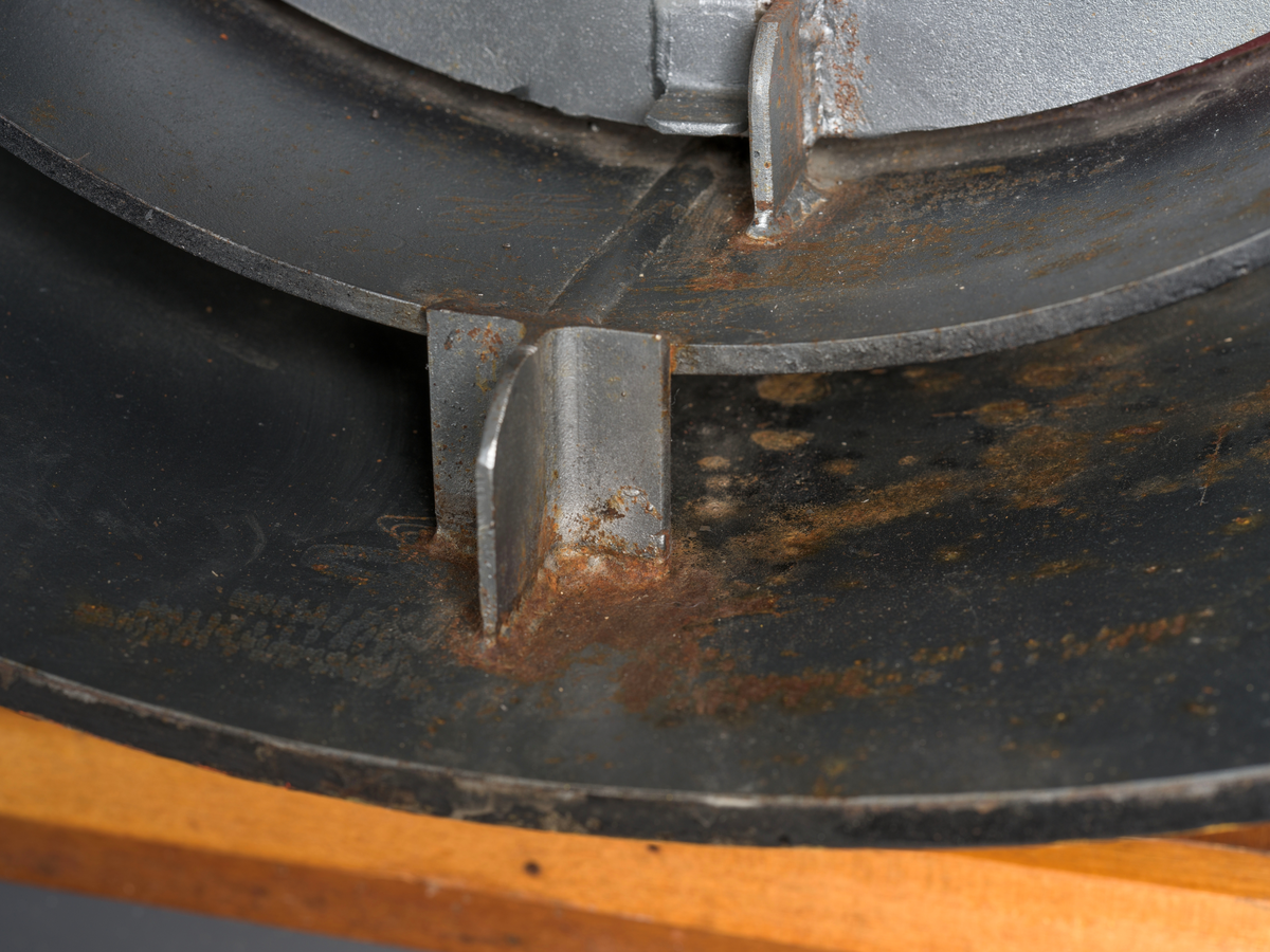 Utstillingsmodell bestående av flere rør som er buntet sammen innvendig i et større rør. Modellen er identisk med rørbunt som ble tatt i bruk på havbunnen på Gullfaks Sør i 1998.