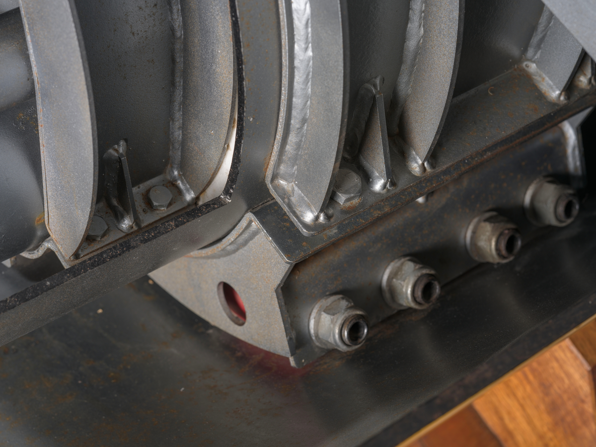 Utstillingsmodell bestående av flere rør som er buntet sammen innvendig i et større rør. Modellen er identisk med rørbunt som ble tatt i bruk på havbunnen på Gullfaks Sør i 1998.