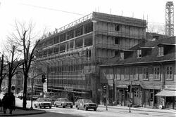 Forretningsgård under bygging i Akersgata