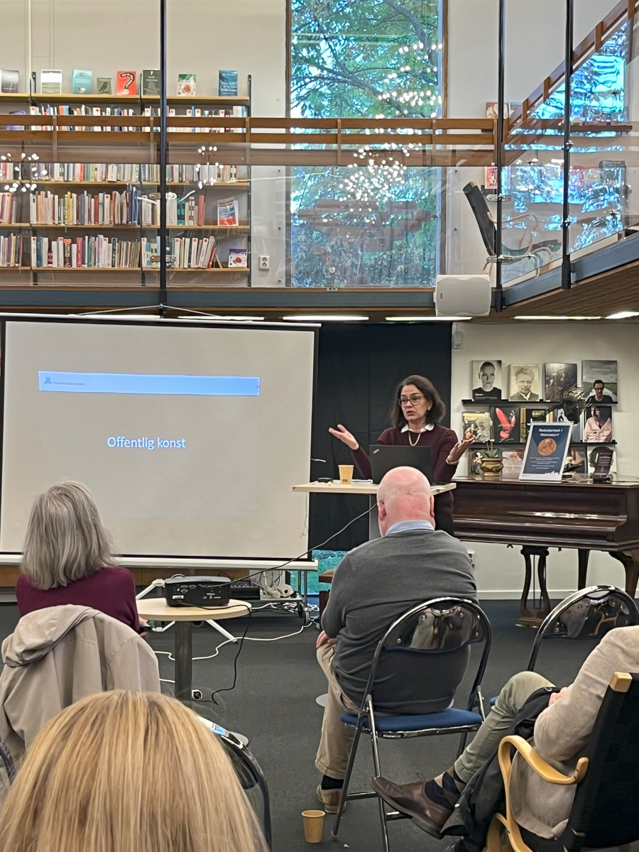 Länsmuseets konstintendent Rebecka Walan berättar om offentlig konst i Danderyds kommun.