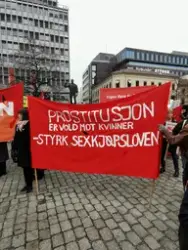 8. mars 2025, kvinnedagen, Youngstorget i Oslo. Banner:" Pro