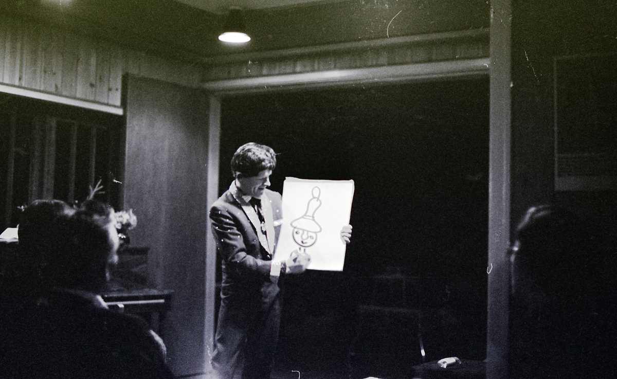 Sildebord i kirka. Underholdning med "Allano". 