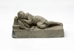 Liggende mann [Skulptur]