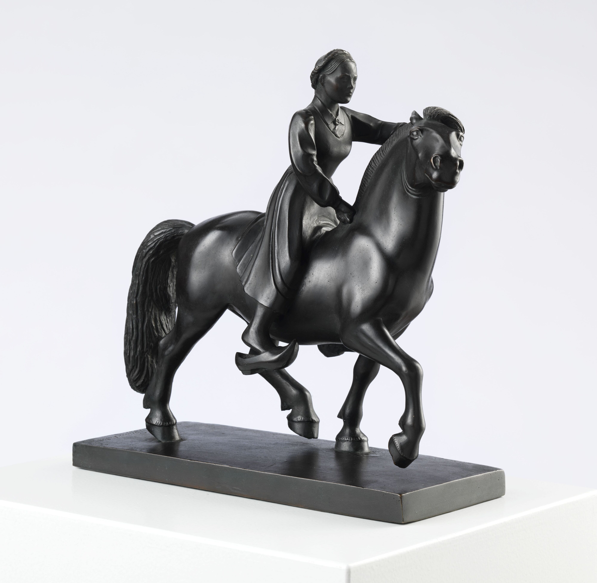 Jenta på hesten [Statuett]