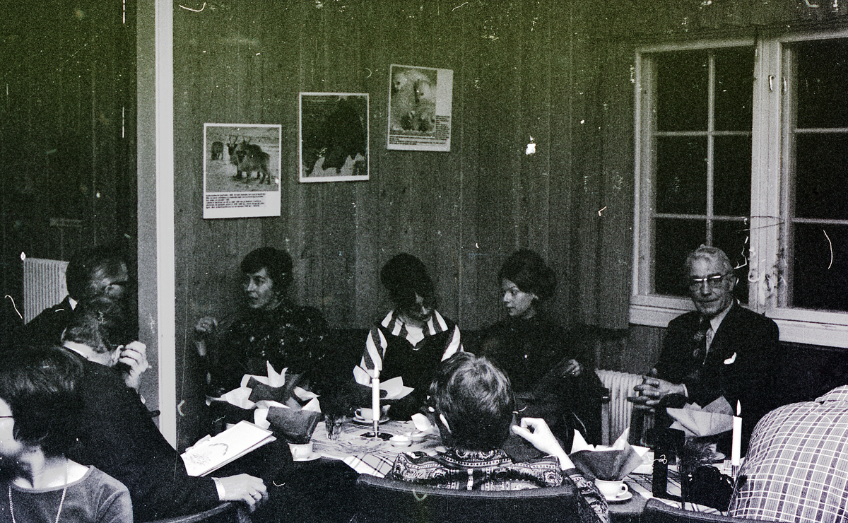 Sildebord i kirka, 1977. 