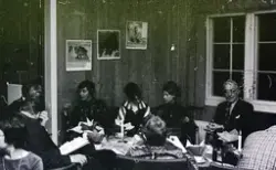 Sildebord i kirka, 1977.