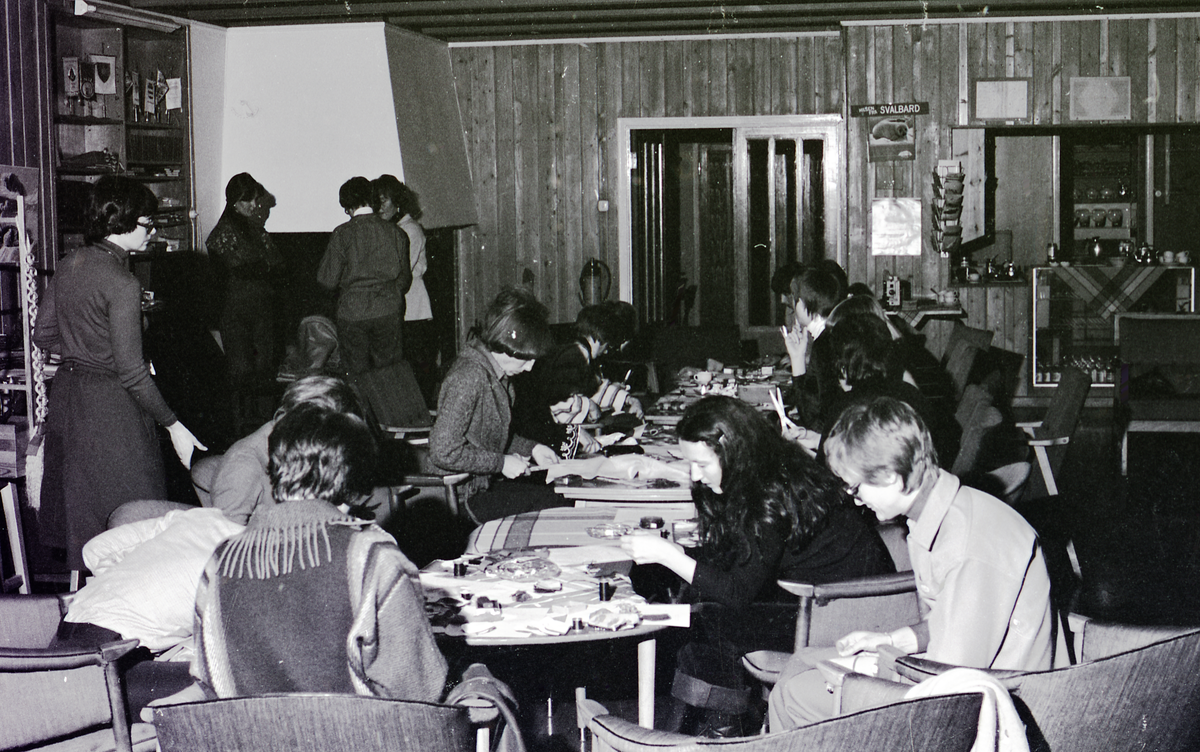 Juleforberedelser i Kvinneforeningen. 