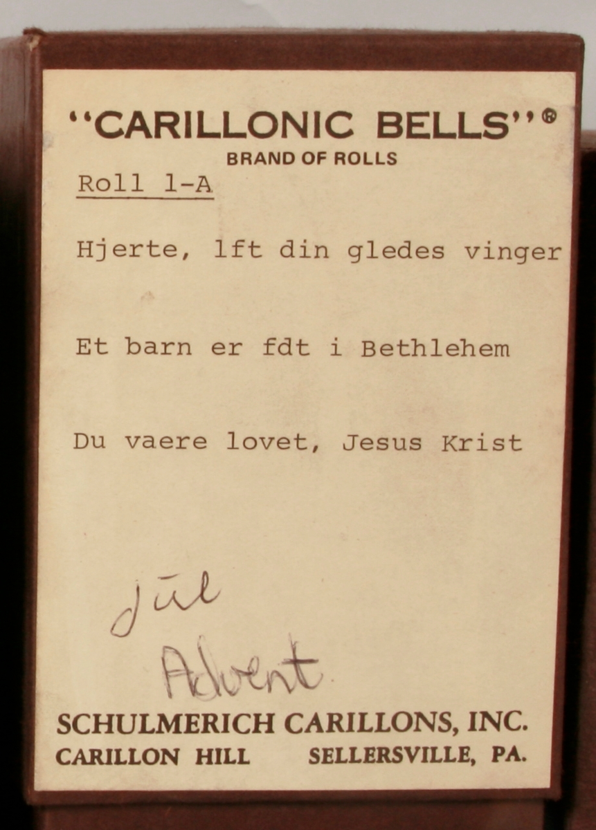 Rull, 25 cm bredde, med 30 spor for mekanisk avlesning.
NB! rullen er sammensatt, slik at der ikke er start/stop, men at rullen går i en loop, og kan spilles i det uendelige!