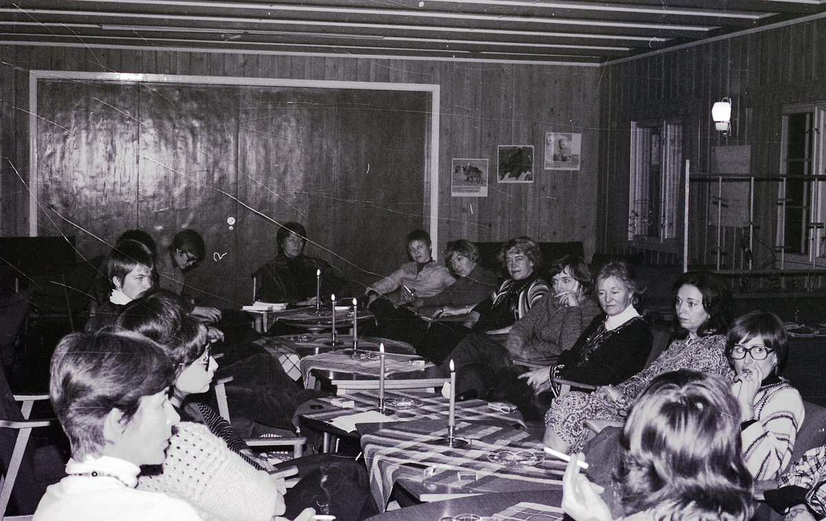 Juleforberedelser i kvinneforeningen. 