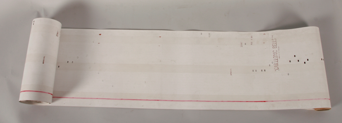 Rull, 25 cm bredde, med 30 spor for mekanisk avlesning.
NB! rullen er sammensatt, slik at der ikke er start/stop, men at rullen går i en loop, og kan spilles i det uendelige!