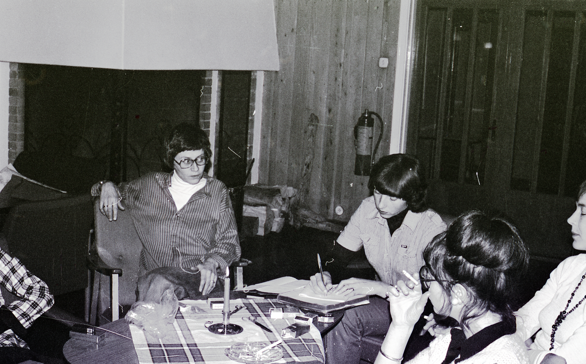 Juleforberedelser i kvinneforeningen. 